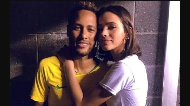 Brumar de volta? Neymar desarquiva fotos com Bruna Marquezine