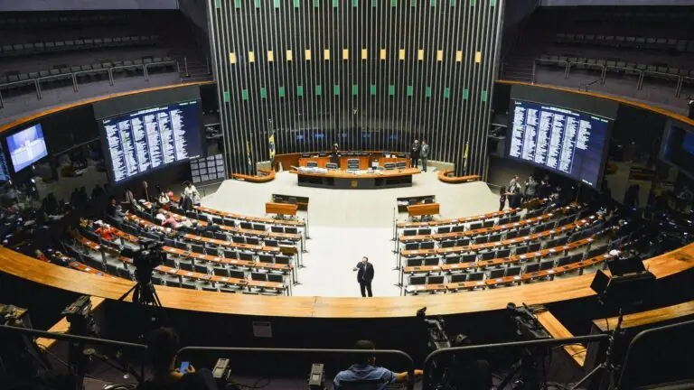 Câmara dos Deputados debate uso de bitcoin em pirâmide financeira