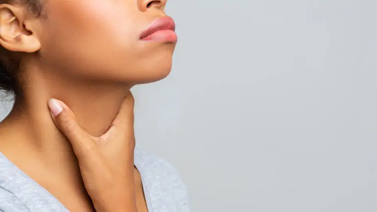 Câncer de tireoide: cinco sintomas que podem indicar a doença