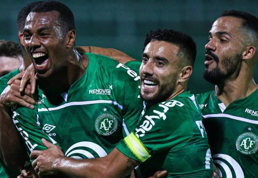 Alan Ruschel é um dos sobreviventes do acidente aéreo da Chapecoense