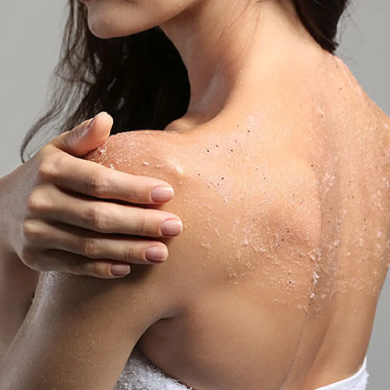 esfoliar a pele para Remover autobronzeador do corpo