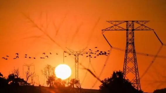 Conta de luz volta à bandeira amarela e fica mais barata