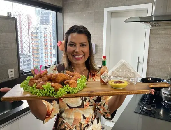 Tati Pink tem canal no youtube