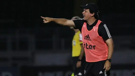 Com bom desempenho em clássicos, Diniz defende tabu contra o Santos