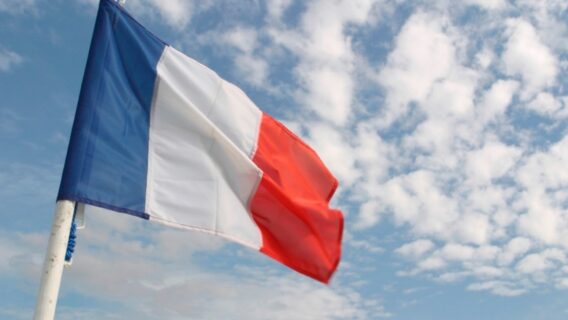 França fecha fronteiras para cidadãos de fora da UE