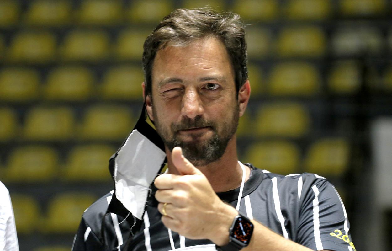 Duilio Monteiro Alvez, novo presidente do Corinthians, não promete grandes reforços