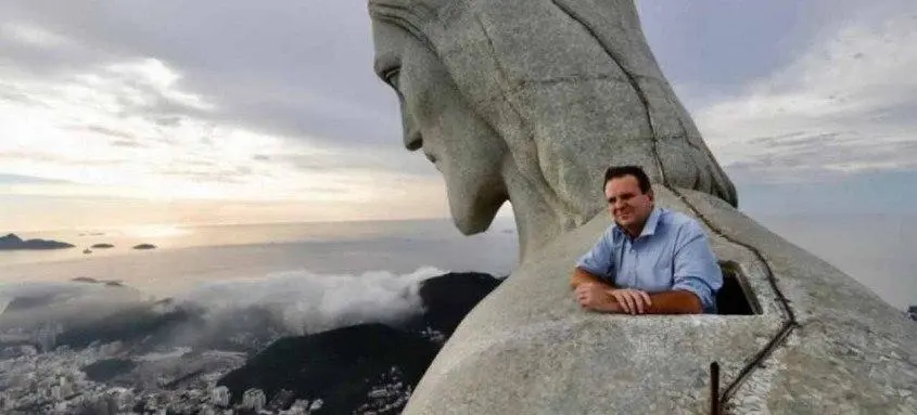Pela terceira vez, Eduardo Paes toma posse como prefeito do Rio