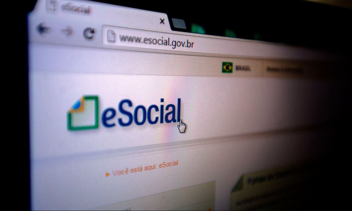 Foto mostra página do eSocial