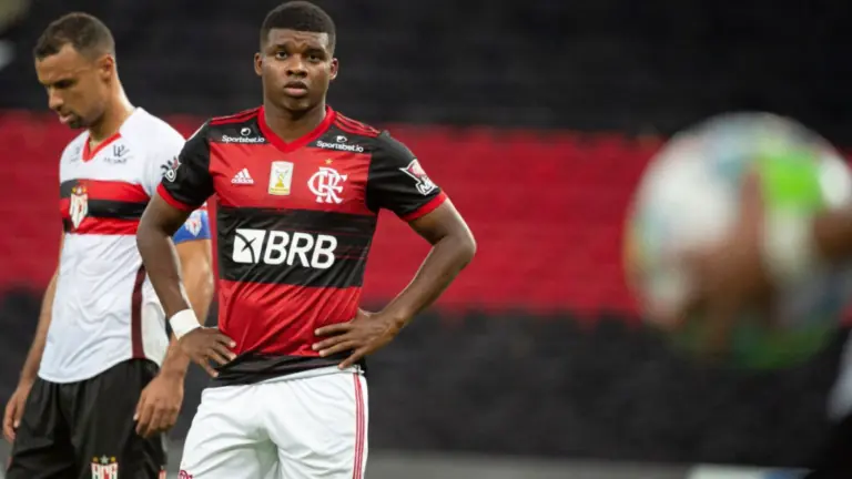 Flamengo acerta venda de Lincoln para o Vissel Kobe, do Japão