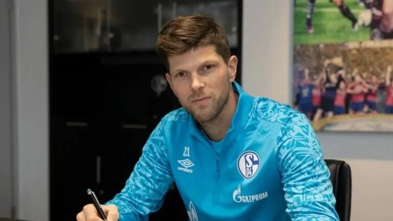 Huntelaar deixa o Ajax e retorna ao Schalke 04 em momento de crise