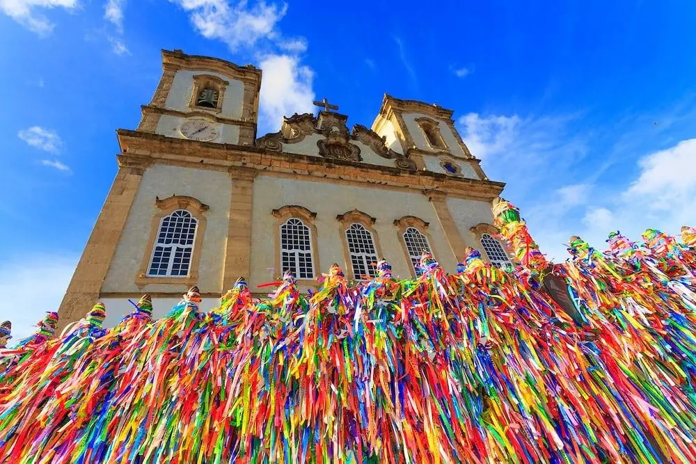 No dia 14 de janeiro, data que seria dedicada à tradicional lavagem das escadarias da Basílica, a imagem peregrina do Senhor do Bonfim sairá da Matriz da Paróquia Nossa Senhora da Vitória, às 8h, em carro aberto rumo à Colina Sagrada.