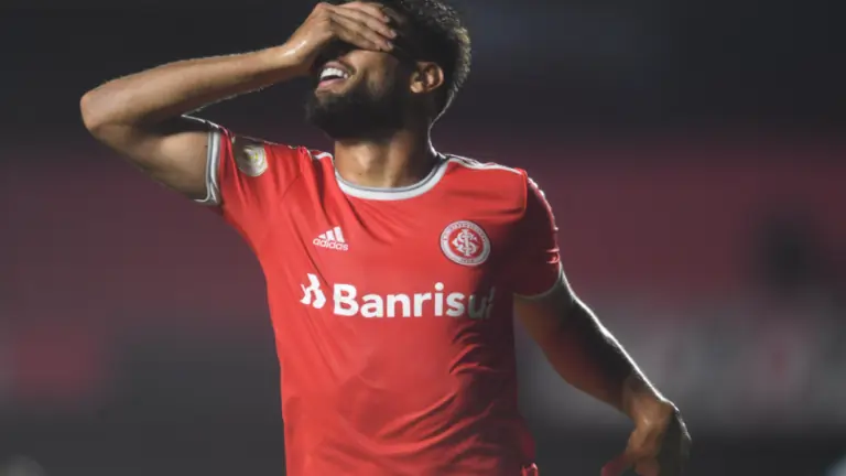 Inter goleia São Paulo por 5 a 1 e assume liderança do Brasileirão