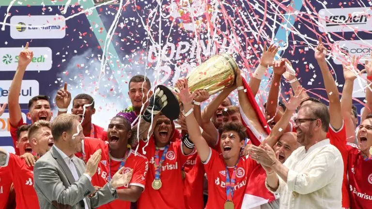 Sem Copinha em 2021, relembre os campeões inesperados do torneio