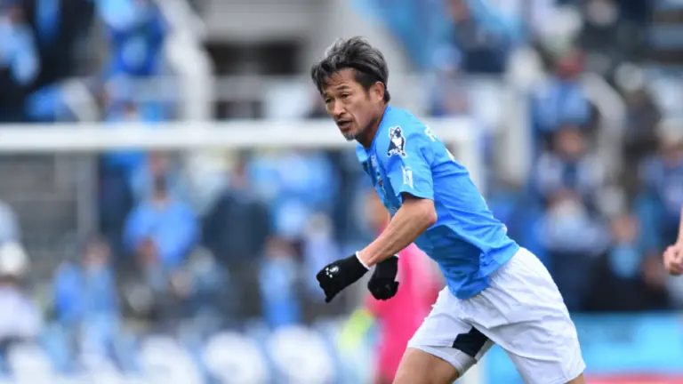 Veja recordes de Kazu Miura, jogador mais velho em atividade no futebol