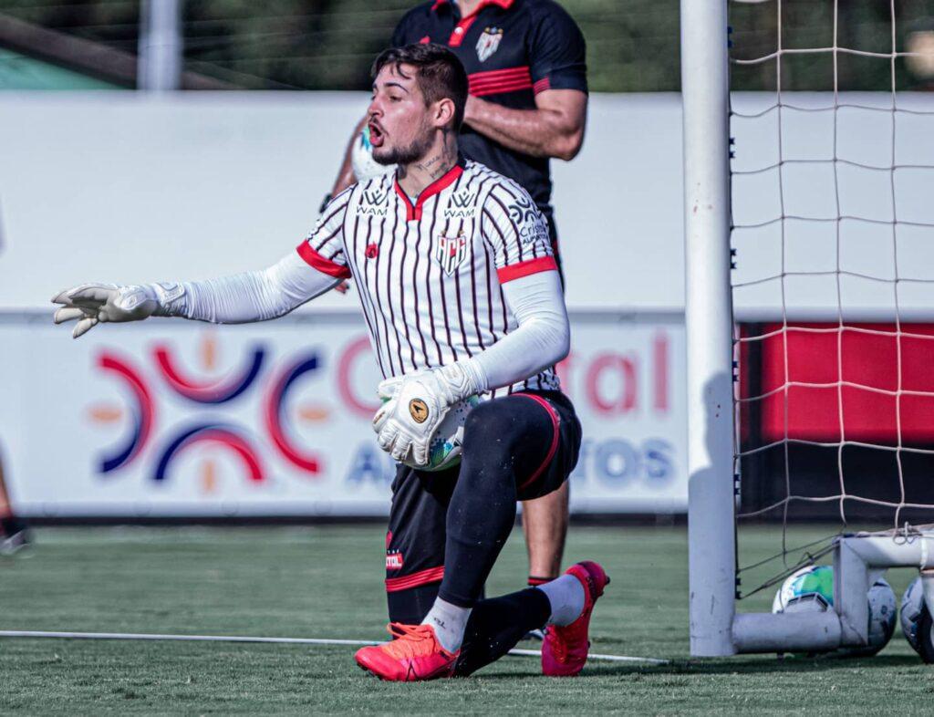 Imagem mostra goleiro do Atlético-GO, Jean.