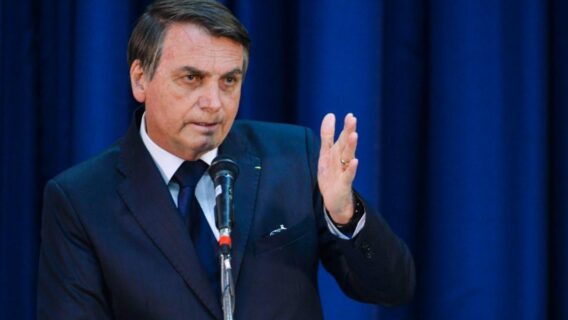 O que acontece se o presidente Jair Bolsonaro renunciar?