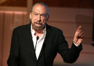 Foto do empresário John Paul DeJoria em matéria sobre pessoas pobres que ficaram ricas