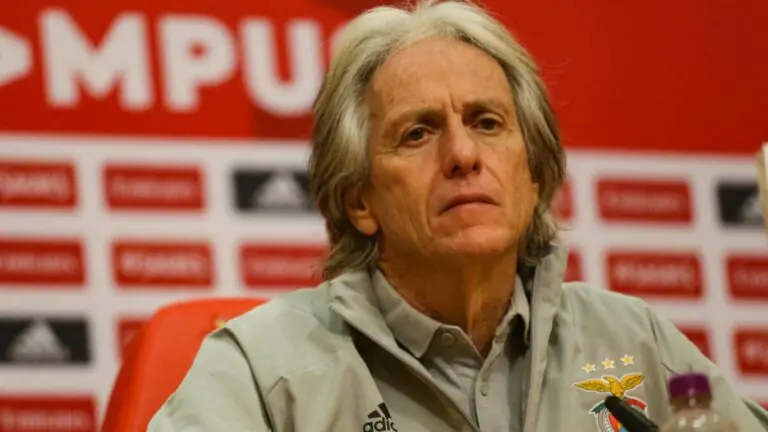 Jesus se diz ‘cansado de não estar em 1º’ e anima torcida do Flamengo