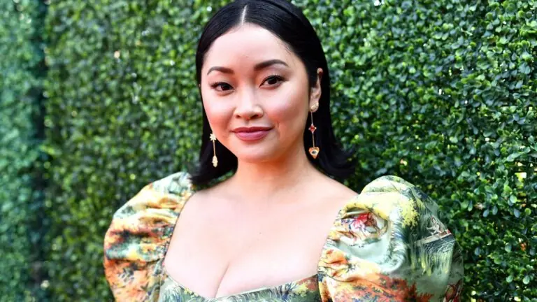Lana Condor: descubra os segredos de beleza da atriz