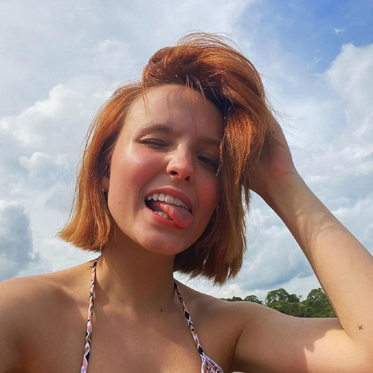 Larissa Manoela cabelo ruivo curto