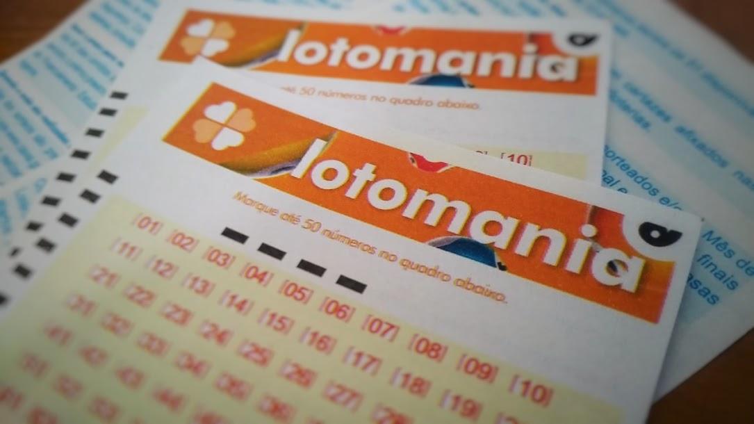 lotomania 2142 - A imagem mostra volantes da lotomania