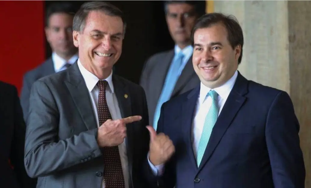 Rodrigo Maia culpa Bolsonaro pelas 200 mil mortes por covid-19 no Brasil