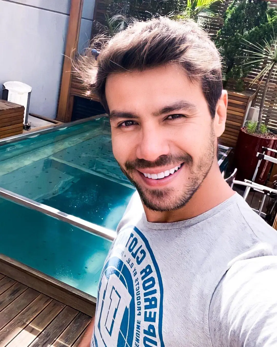 Na imagem o cantor Mariano, da dupla Munhoz e Mariano