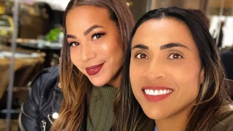 Marta anuncia noivado com Toni Deion, companheira de equipe