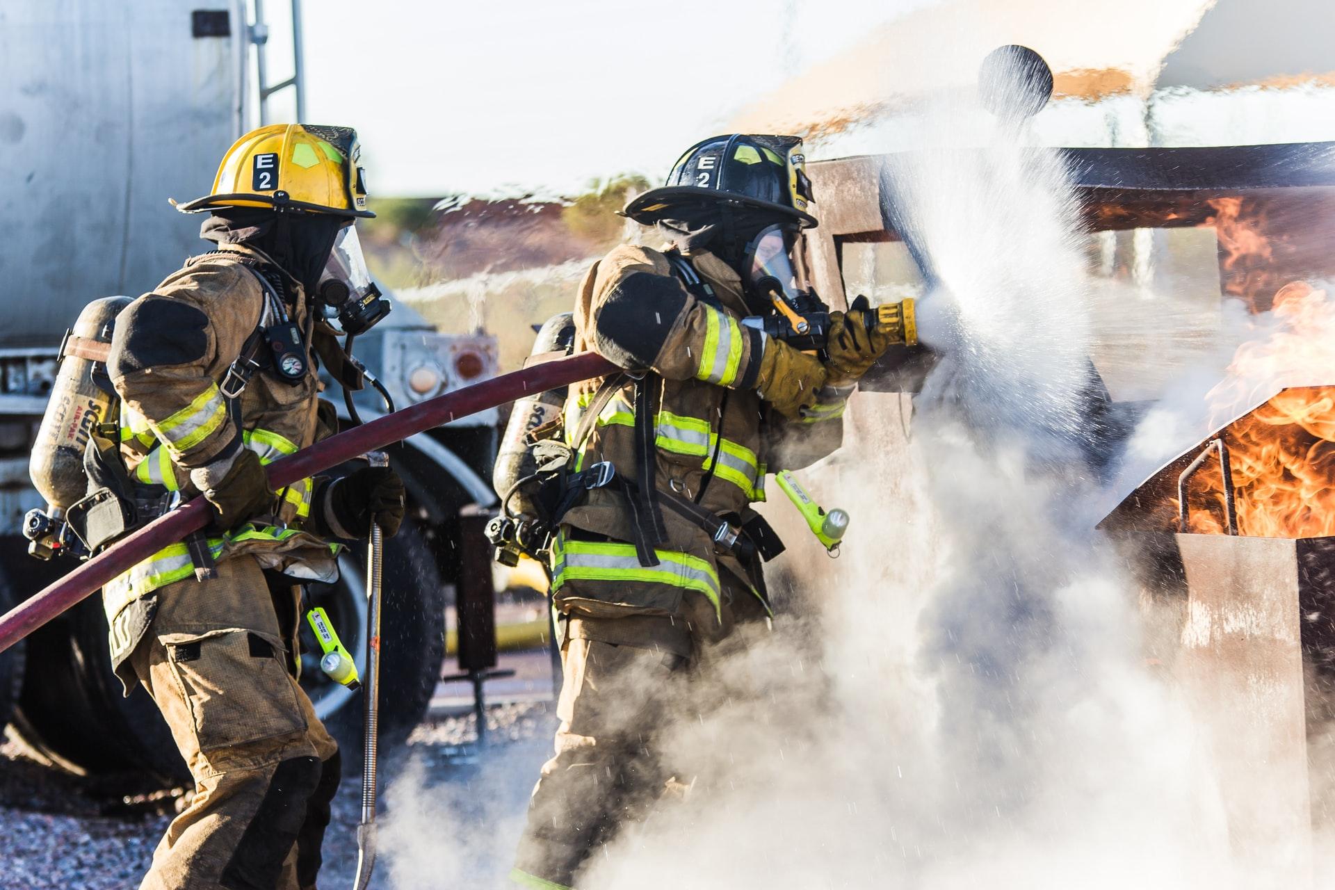 Bombeiros.