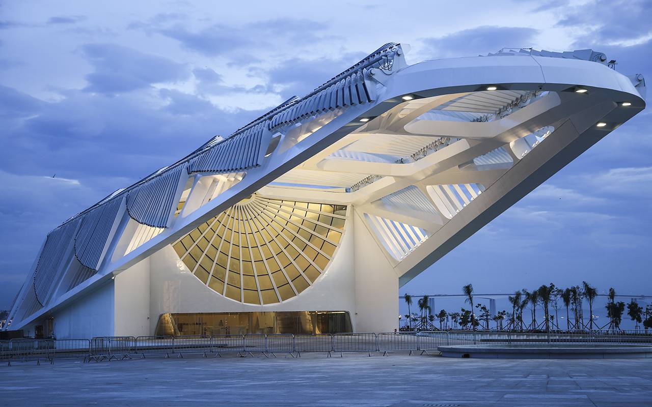 Operação retira uma tonelada de lixo por dia próximo ao Museu do Amanhã