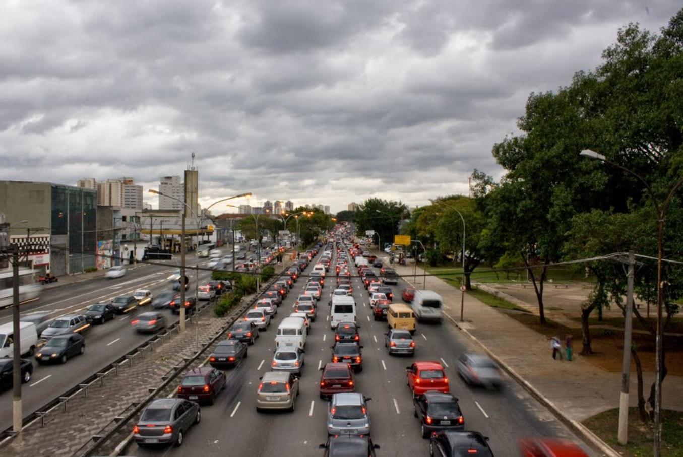 Rodízio de veículos está suspenso na capital de SP