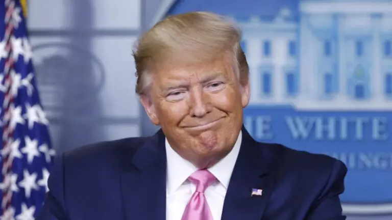 Facebook bloqueia Trump por tempo indeterminado, anuncia Zuckerberg