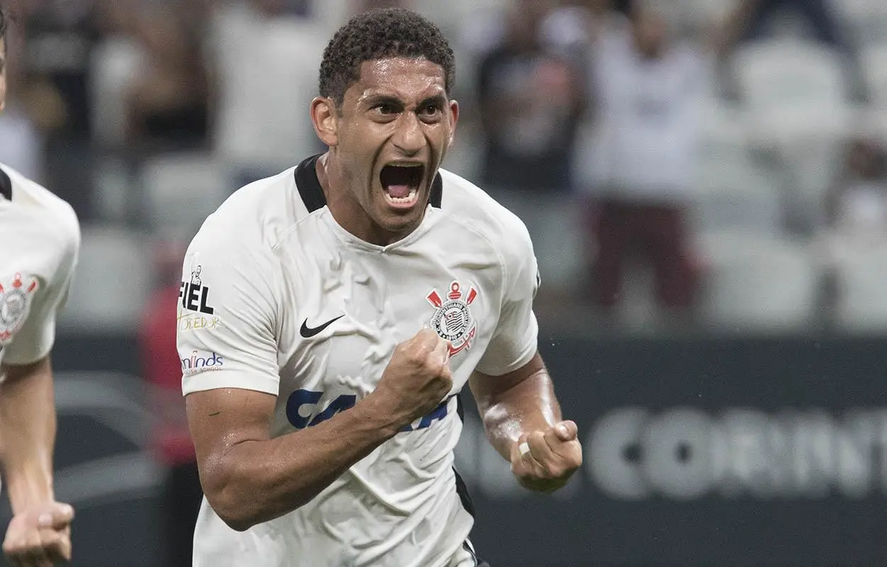 Zagueiro Pablo é especulado como um dos possíveis reforços do Corinthians