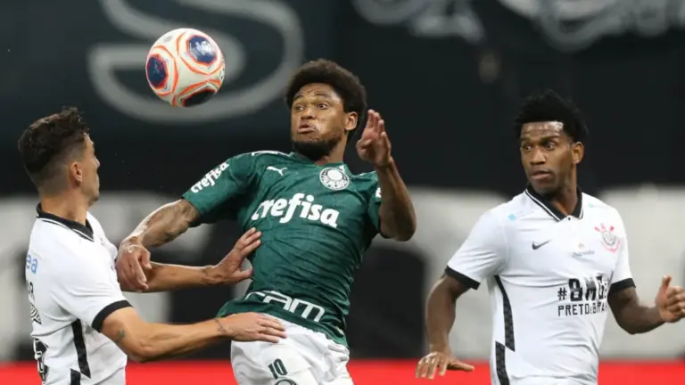 Palmeiras x Corinthians: onde assistir e escalações do dérbi paulista