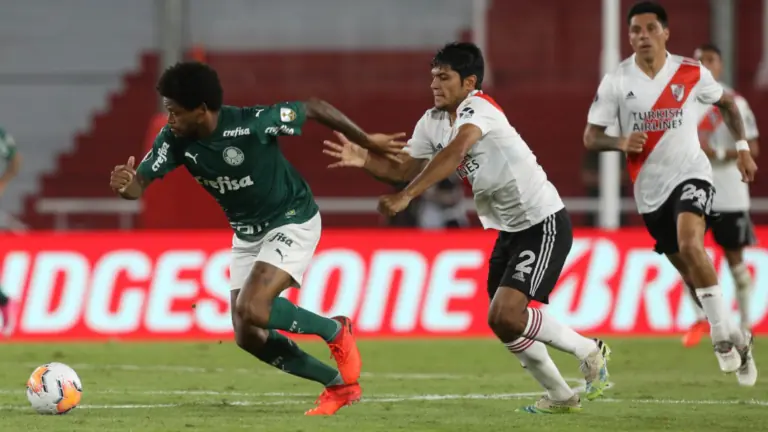 Jogos de hoje na TV: confira as partidas de futebol desta terça (12)