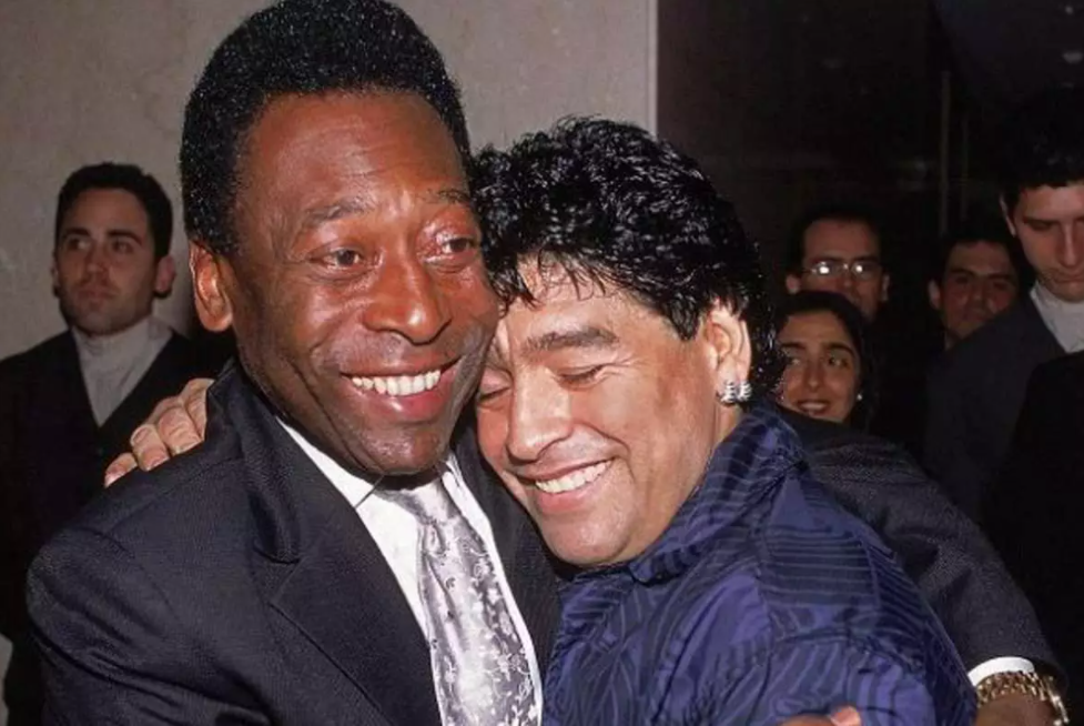 Pelé e maradona sempre mantiveram carinho um pelo o outro