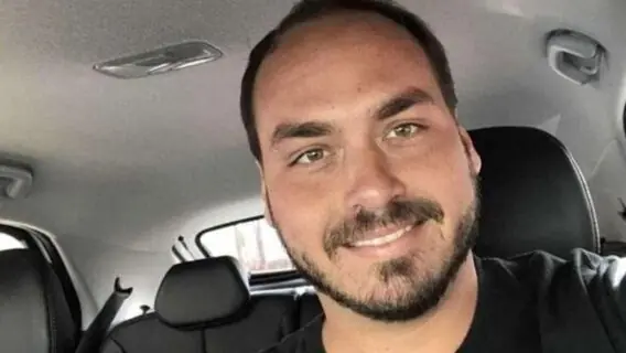 Comentário de Carlos Bolsonaro sobre o BBB vira piada na web