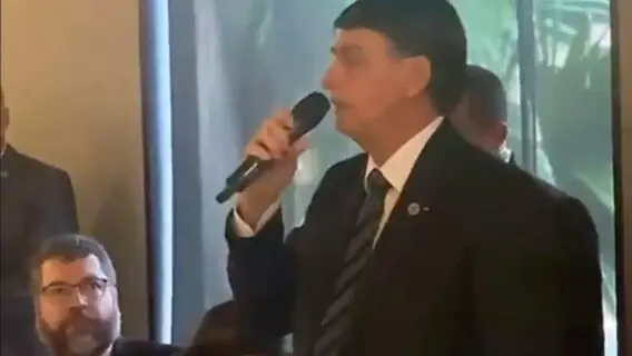 Bolsonaro xinga a imprensa após denúncia sobre leite condensado