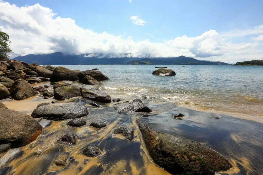Praia do Veloso é uma ótima opção para toda família!