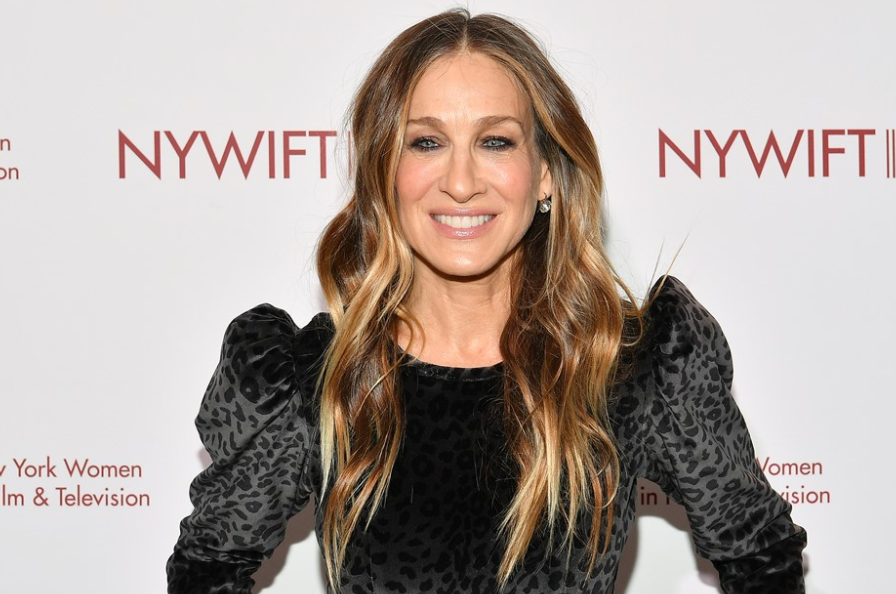 Foto da atriz Sarah Jessica Parker em matéria sobre pessoas pobres que ficaram ricas