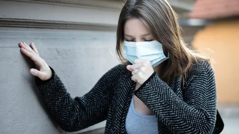 Sintomas de covid-19 podem durar pelo menos 6 meses, conclui estudo