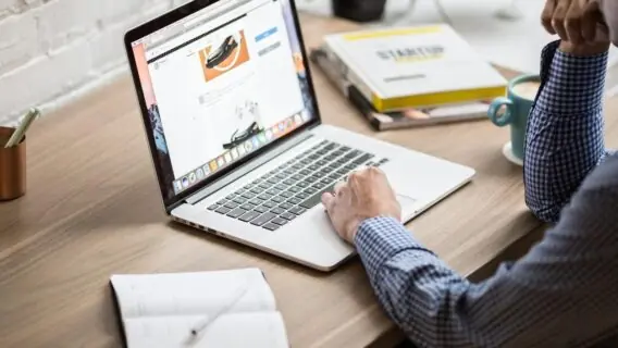 Quer trabalhar pela internet? Saiba como ganhar dinheiro em casa