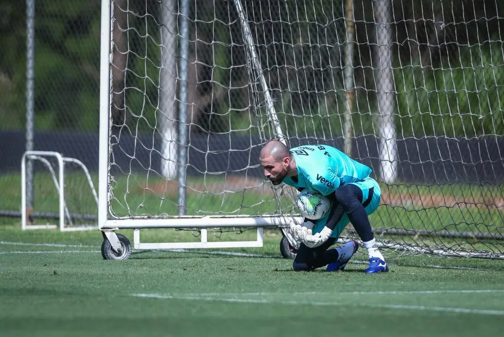 Imagem mostra goleiro do Grêmio, Vanderlei