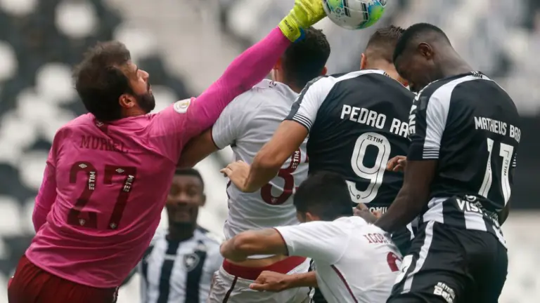 Fluminense x Botafogo: onde assistir e escalações do clássico Vovô