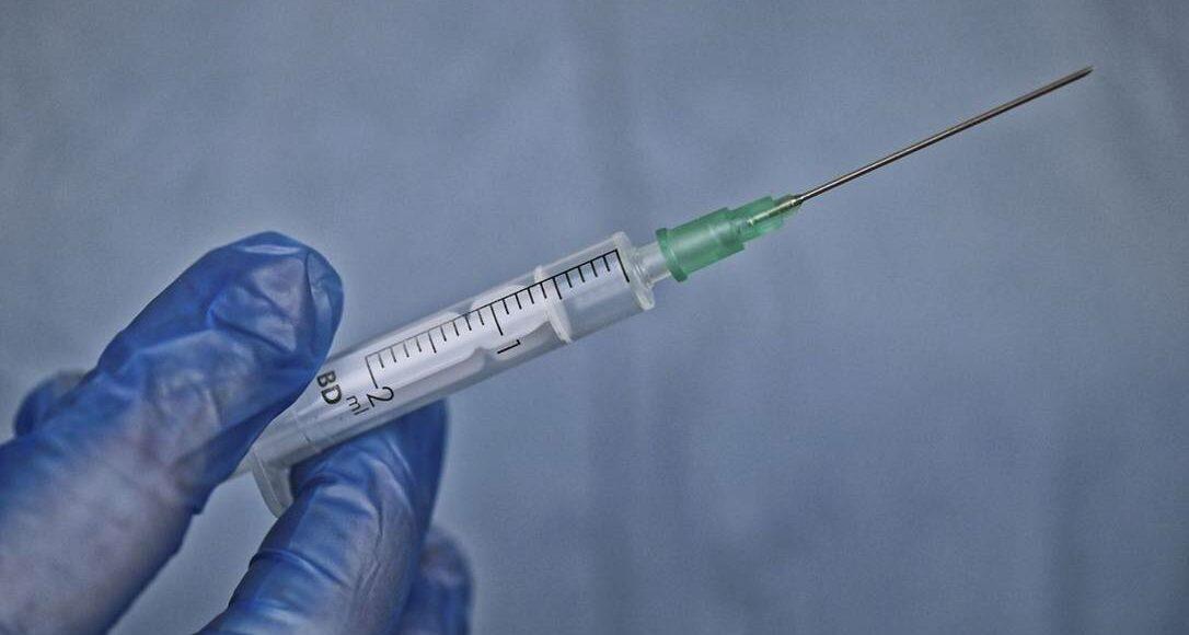 imagem mostra seringa em materia sobre a requisição de seringas pelo governo federal