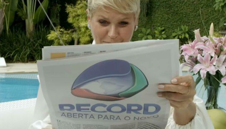 Apresentadora durante comercial da Record