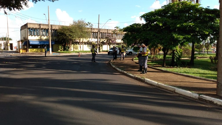 Imagem mostra rua vazia de Araraquara, cidade que está na lista de cidades em lockdown no Brasil