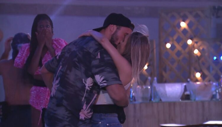 Arthur e carla se beijaram no bbb21