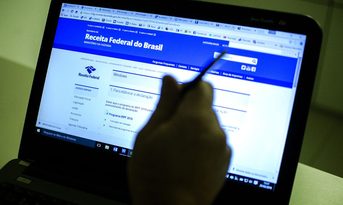 Foto mostra tela da página da internet do Imposto da Renda, da Receita Federal.