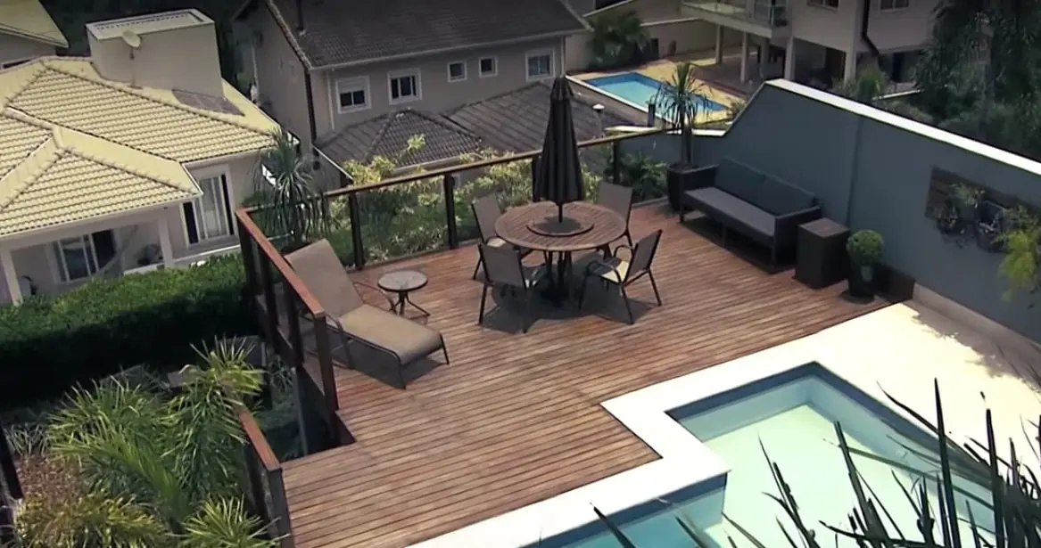 area externa da casa de projota